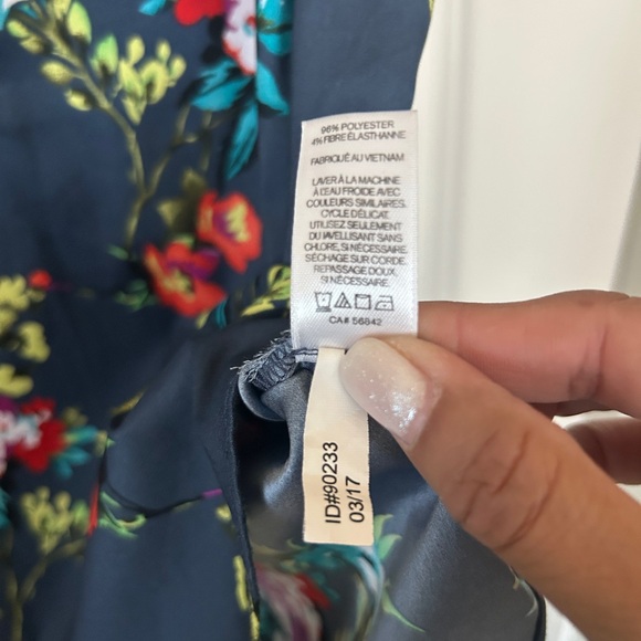 Express vintage Dark Floral V-Neck Blouse from the early 2000s - Picture 9 of 11